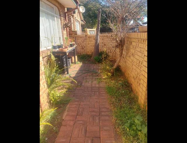 2 BEDROOM TOWNHOUSE FOR SALE IN RANDPOORT